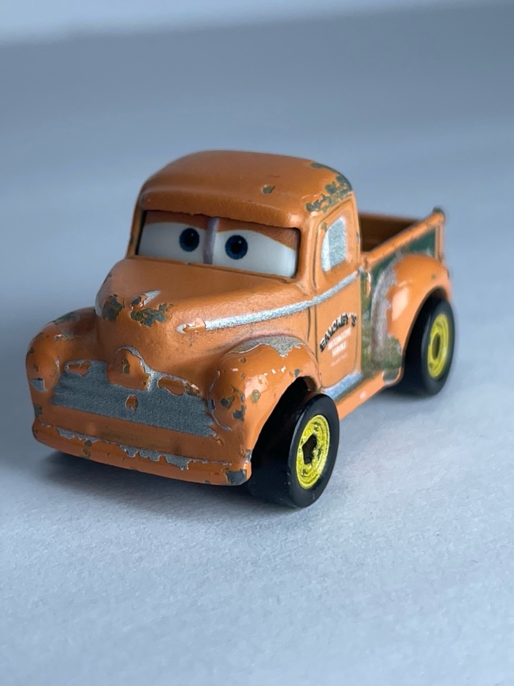 Mattel FBG93 SMOKEY Pick Up Truck Disney Pixar Cars 3 Mini Racer Diecast